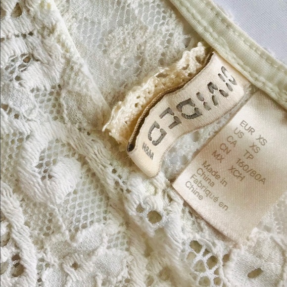 Peplum lace top - Picture 2 of 3